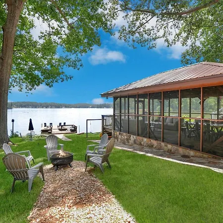 Lakefront Lodge With King Beds And Game Lounge